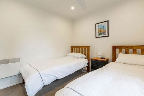 ?Spacious Bungalow?5min Walk To Station?5min To Box Hill?WiFi?Parking - Rental Cars 5
