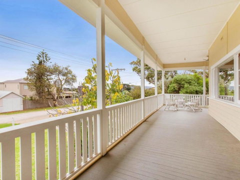 BEACHSIDE GETAWAY DROMANA - Rental Cars 5