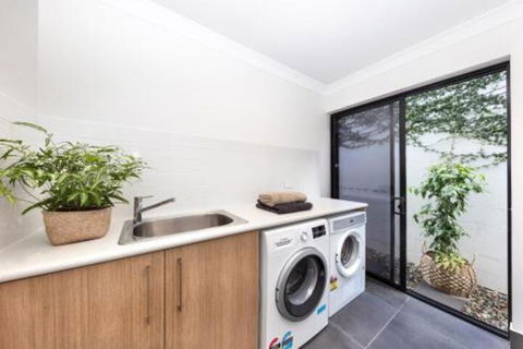 WINDFALL In PALM COVE - Rental Cars 2