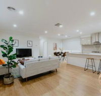 118 Refreshing 3BR Werribee Family House - Rental Cars