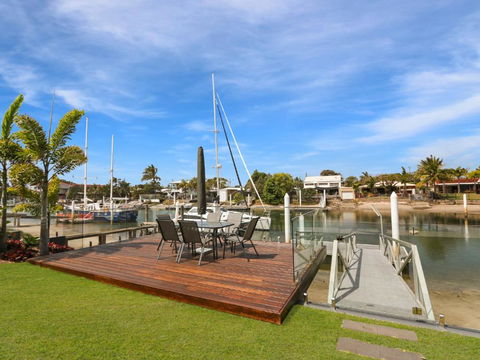 WATERFRONT HOME BORDERING MOOLOOLABA - Rental Cars 6