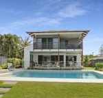 WATERFRONT HOME BORDERING MOOLOOLABA - Rental Cars