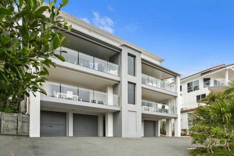 Stunning Apartment With Views Of Laguna Bay Unit 2 Taralla 16 Edgar Bennett Ave - Rental Cars 1