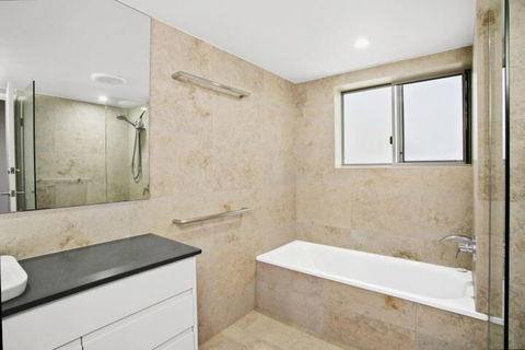 Stunning Apartment With Views Of Laguna Bay Unit 2 Taralla 16 Edgar Bennett Ave - Rental Cars 5