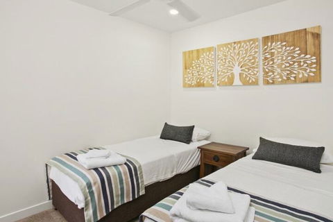 Stunning Apartment With Views Of Laguna Bay Unit 2 Taralla 16 Edgar Bennett Ave - Rental Cars 4