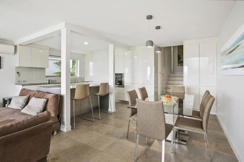 Stunning Apartment With Views Of Laguna Bay Unit 2 Taralla 16 Edgar Bennett Ave - Rental Cars 7
