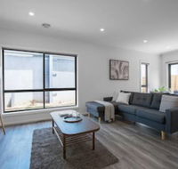 Comfy And Warm Home In Point Cook - Rental Cars