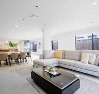 Lightful Charming House With Free Parking - Rental Cars