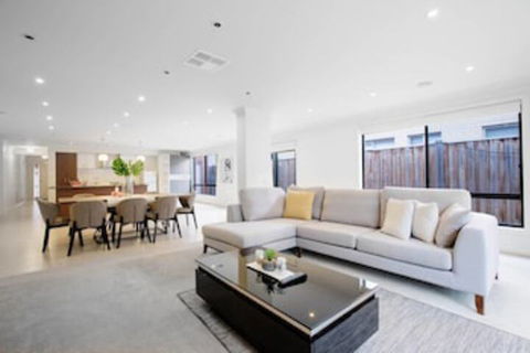 Lightful Charming House With Free Parking - Rental Cars 0