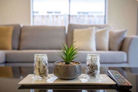 Lightful Charming House With Free Parking - Rental Cars 3