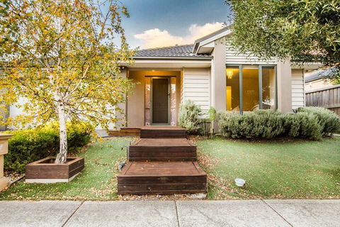 Lightful Charming House With Free Parking - Rental Cars 1