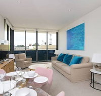 Large Modern 2 Bedroom Apartment Near Lake Claremont - Rental Cars