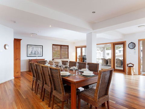 Beauty & The Beach 88 Foreshore Drive Large Home With WIFI & Water Views - Rental Cars 4