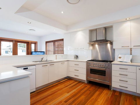 Beauty & The Beach 88 Foreshore Drive Large Home With WIFI & Water Views - Rental Cars 6