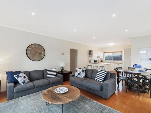 GUILDFORD COTTAGE - Rental Cars 4