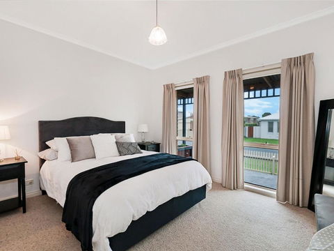 GUILDFORD COTTAGE - Rental Cars 5
