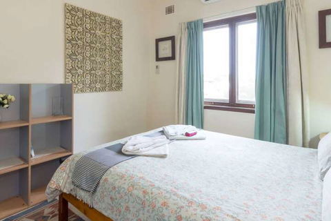 B6 Cafes & Restaurants Close To UWA - Rental Cars 6