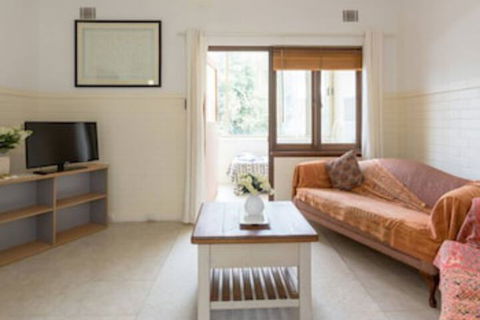 B6 Cafes & Restaurants Close To UWA - Rental Cars 0