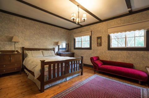 Walhalla Coach House - Rental Cars 5