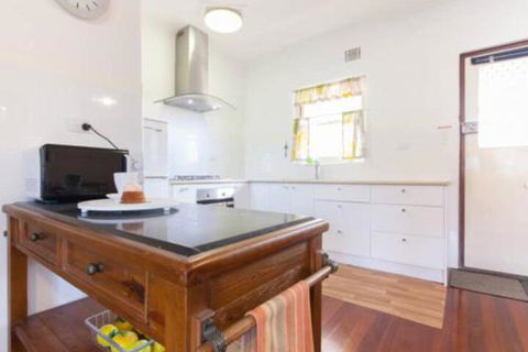 Broadway Apartments - Rental Cars 3