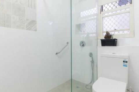 Broadway Apartments - Rental Cars 6