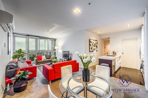 WOW Apartment On Swanston - Rental Cars 1
