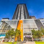 WOW Apartment On Swanston - Rental Cars 0