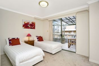 Dual Level Apt Darling Harbour HWD89 - Rental Cars 2