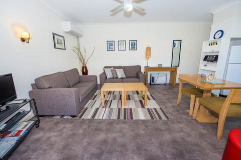 Kimbriki Unit 8 Shoal Bay - Rental Cars 3