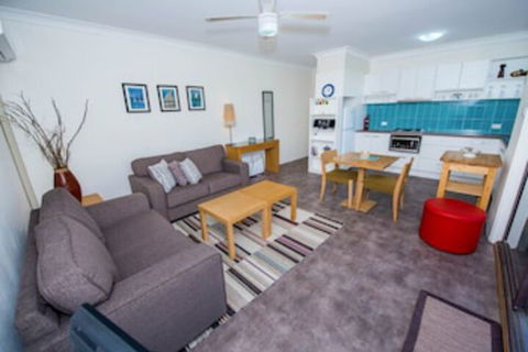 Kimbriki Unit 8 Shoal Bay - Rental Cars 0