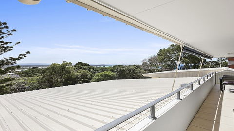 A Stylish Apartment With Noosa Views! Unit 6 Yaringa 29 Noosa Drive - Rental Cars 4