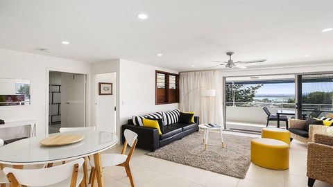 A Stylish Apartment With Noosa Views! Unit 6 Yaringa 29 Noosa Drive - Rental Cars 2