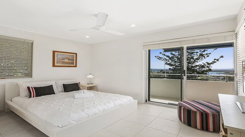 A Stylish Apartment With Noosa Views! Unit 6 Yaringa 29 Noosa Drive - Rental Cars 0