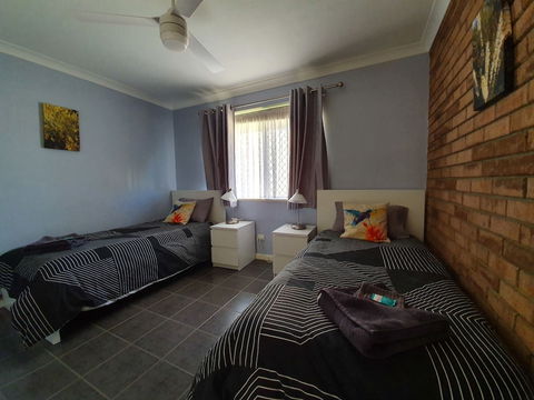 Ocean Beach Chalet 18 - Rental Cars 4