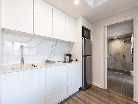 Sleek Modern & Comfortable On Hastings Street - Rental Cars 5