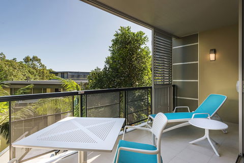 Footsteps To The Heart Of Noosa And A View! - Rental Cars 5