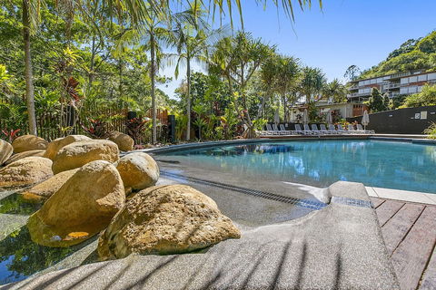 Footsteps To The Heart Of Noosa And A View! - Rental Cars 2