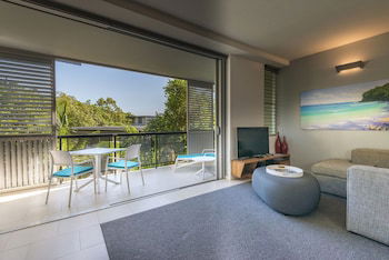 Footsteps To The Heart Of Noosa And A View! - Rental Cars 0