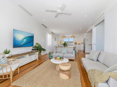 KINGY BEACH HOUSE At 162 - Rental Cars 3