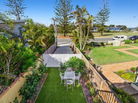 KINGY BEACH HOUSE At 162 - Rental Cars 5
