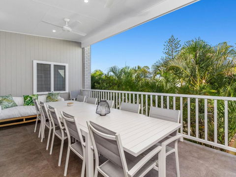KINGY BEACH HOUSE At 162 - Rental Cars 2