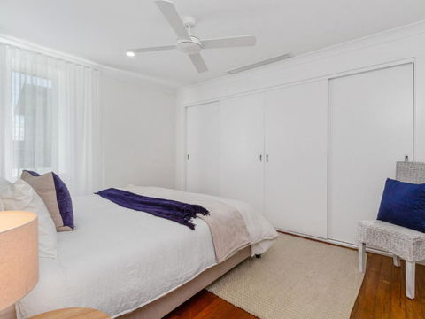 KINGY BEACH HOUSE At 162 - Rental Cars 4