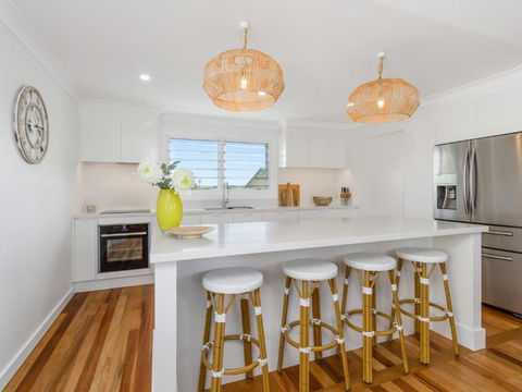 KINGY BEACH HOUSE At 162 - Rental Cars 1