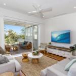 KINGY BEACH HOUSE At 162 - Rental Cars 0