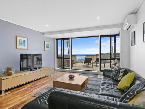 APARTMENT 10 PACIFIC APARTMENTS FREE WIFI! - Rental Cars 0
