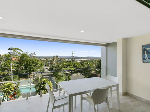 Breathtaking Views Across Noosa Unit 1 Taralla 18 Edgar Bennett Avenue - Rental Cars 6