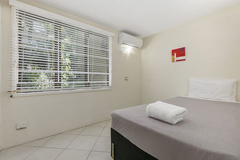 Hop Skip Jump Away From Hastings Unit 6 Descola 6 Noosa Drive - Rental Cars 6