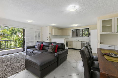 Hop Skip Jump Away From Hastings Unit 6 Descola 6 Noosa Drive - Rental Cars 1