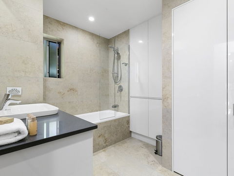 Exquisite Penthouse With Views To Laguna Bay Unit 3 Taralla 18 Edgar Bennett Avenue - Rental Cars 4