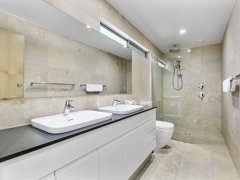 Exquisite Penthouse With Views To Laguna Bay Unit 3 Taralla 18 Edgar Bennett Avenue - Rental Cars 3